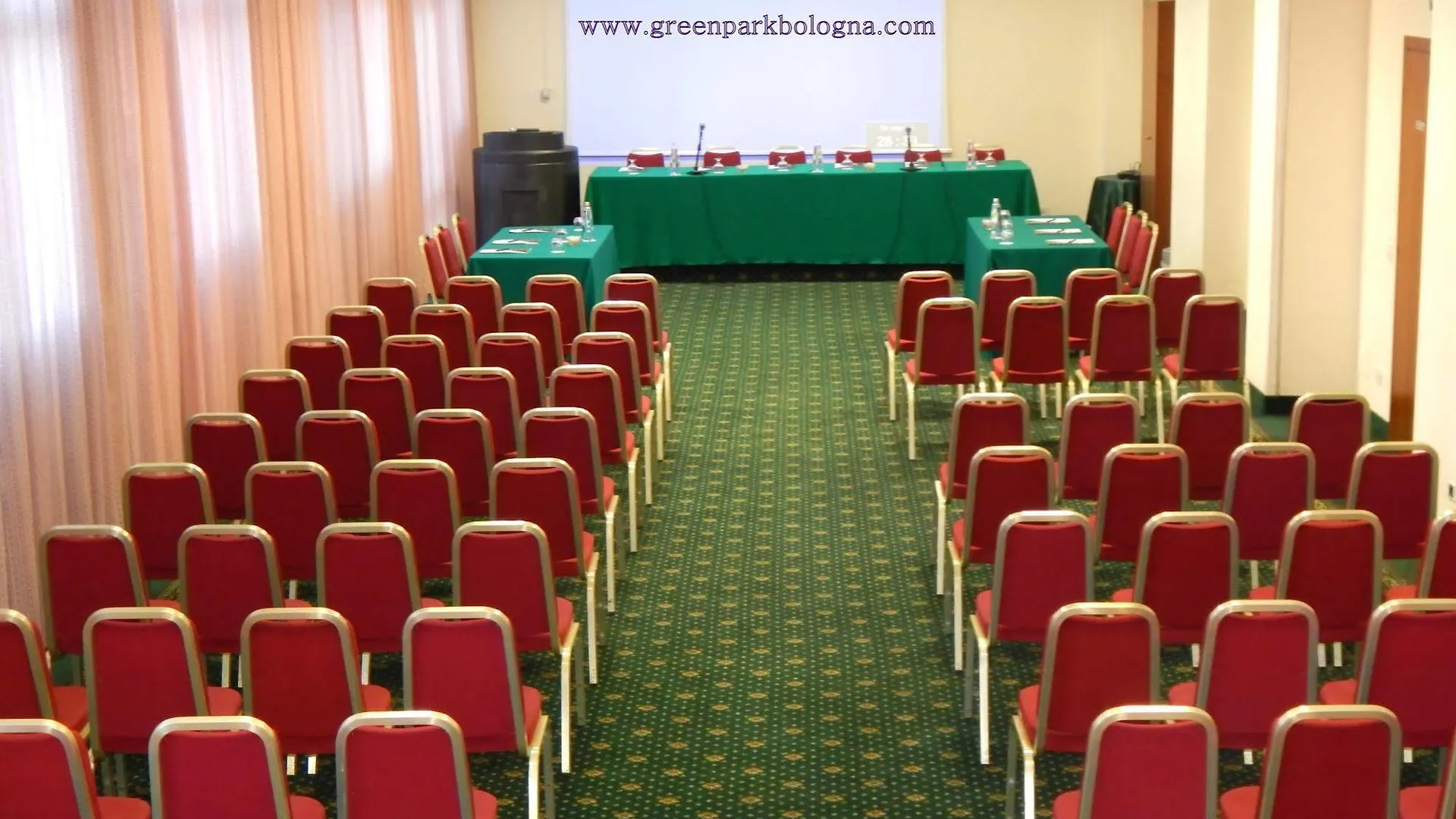 Green Park Bologna Residence موتيل